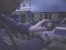 Ultrazvukový detektor ultraprobe 100 pomocník při práci v průmyslu